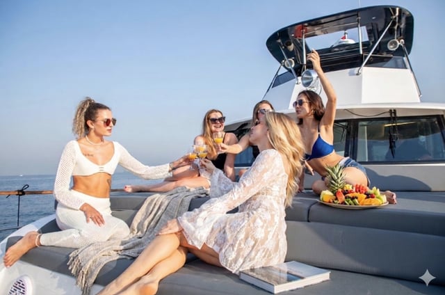 Dubai Hatteras 64ft Luxury Yacht Charter, listing photo
