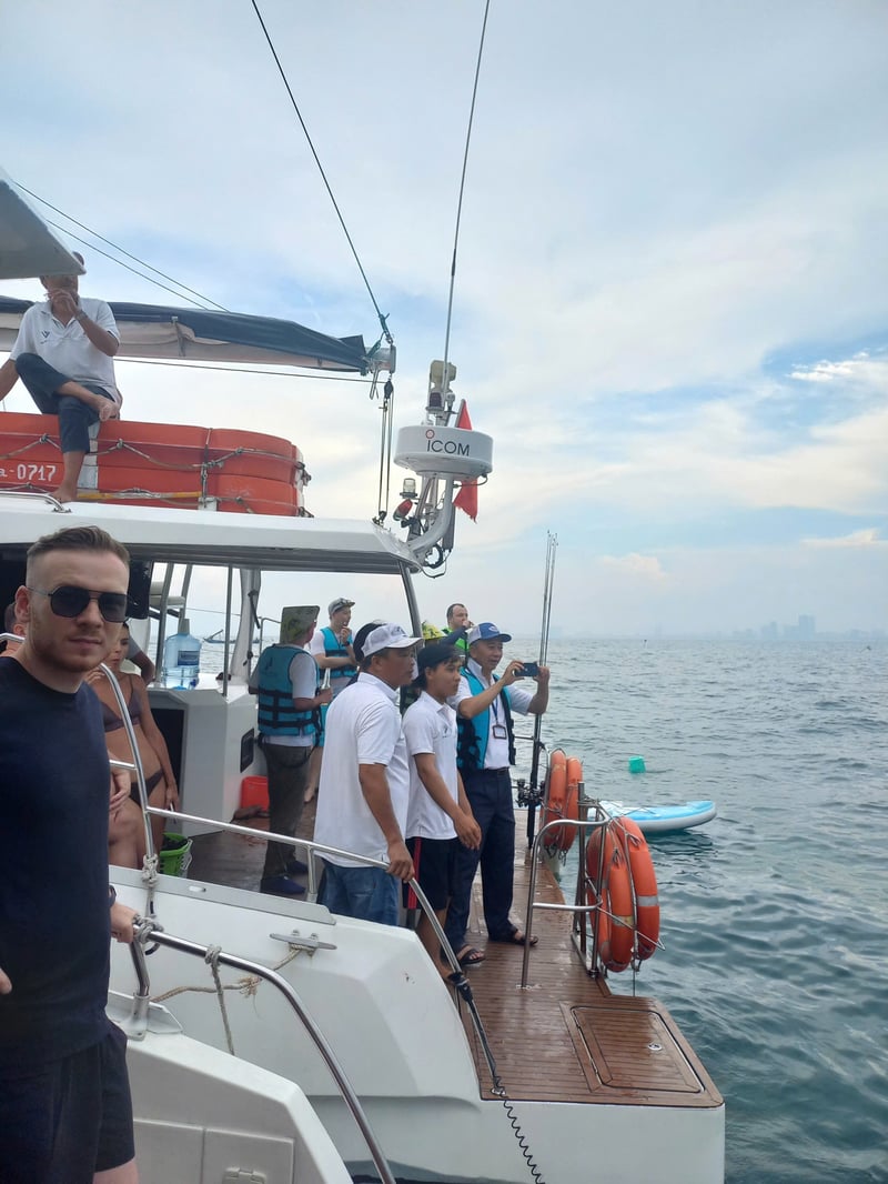 4 Hour Luxury Yacht Rental - Son Tra Peninsula, photo 2