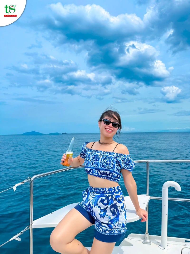 4 Hour Luxury Yacht Rental - Son Tra Peninsula, photo 3